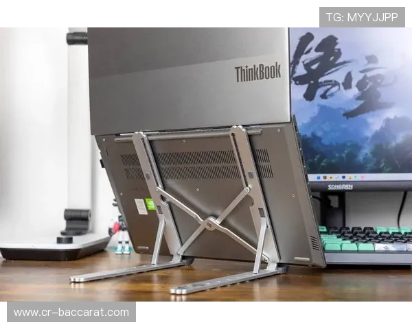 多功能游戏本电脑支架设计同时兼容手机放置提升使用体验